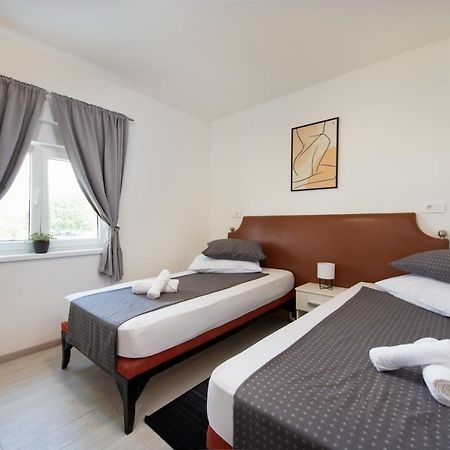 Hotel Potpićan Eksteriør bilde