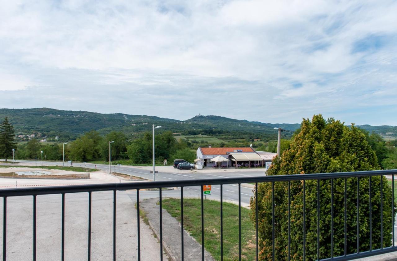 Hotel Potpićan Eksteriør bilde